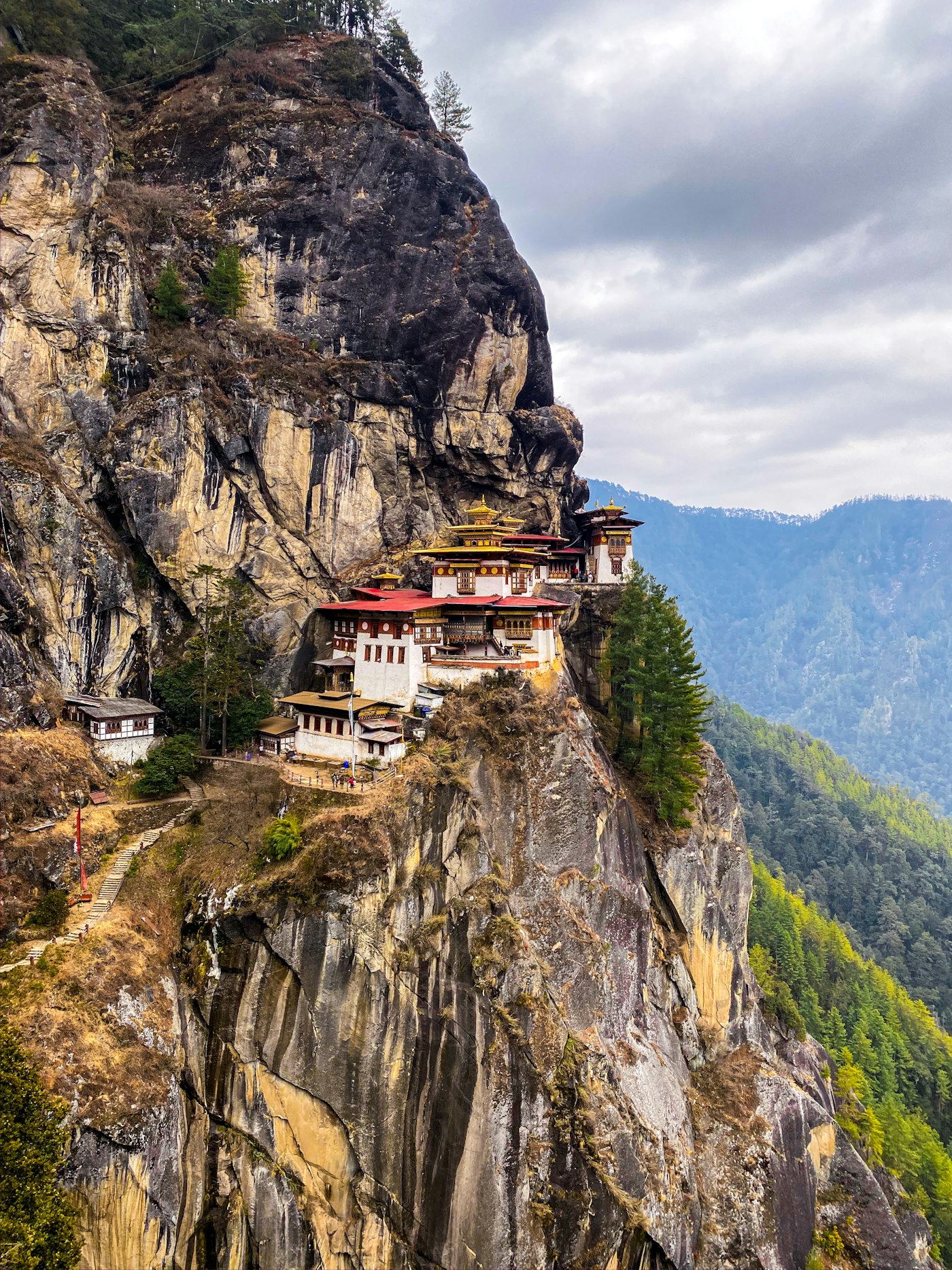 A Bhutanese monastery perched on a Himalayan mountainside